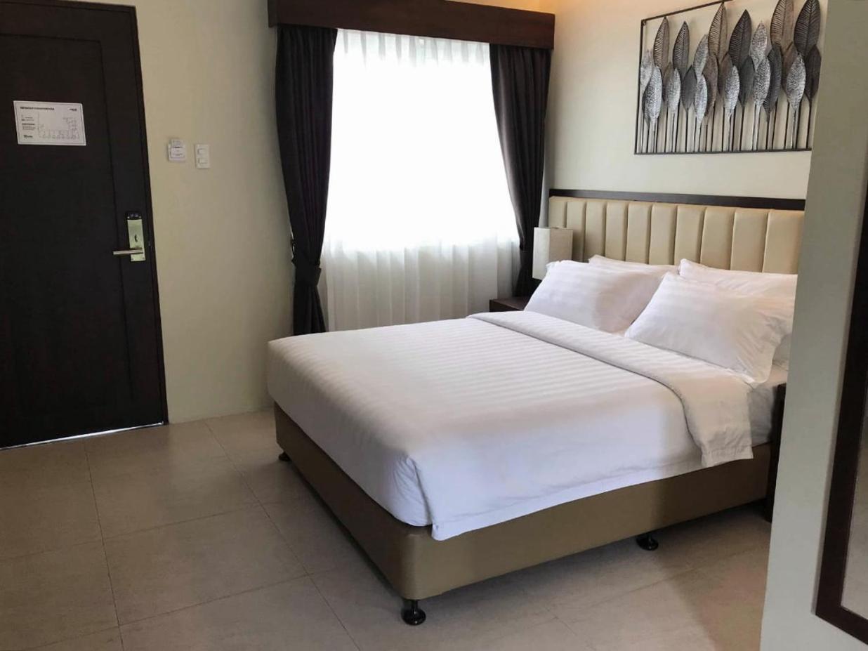 Rovira Suites Dumaguete City Bagian luar foto