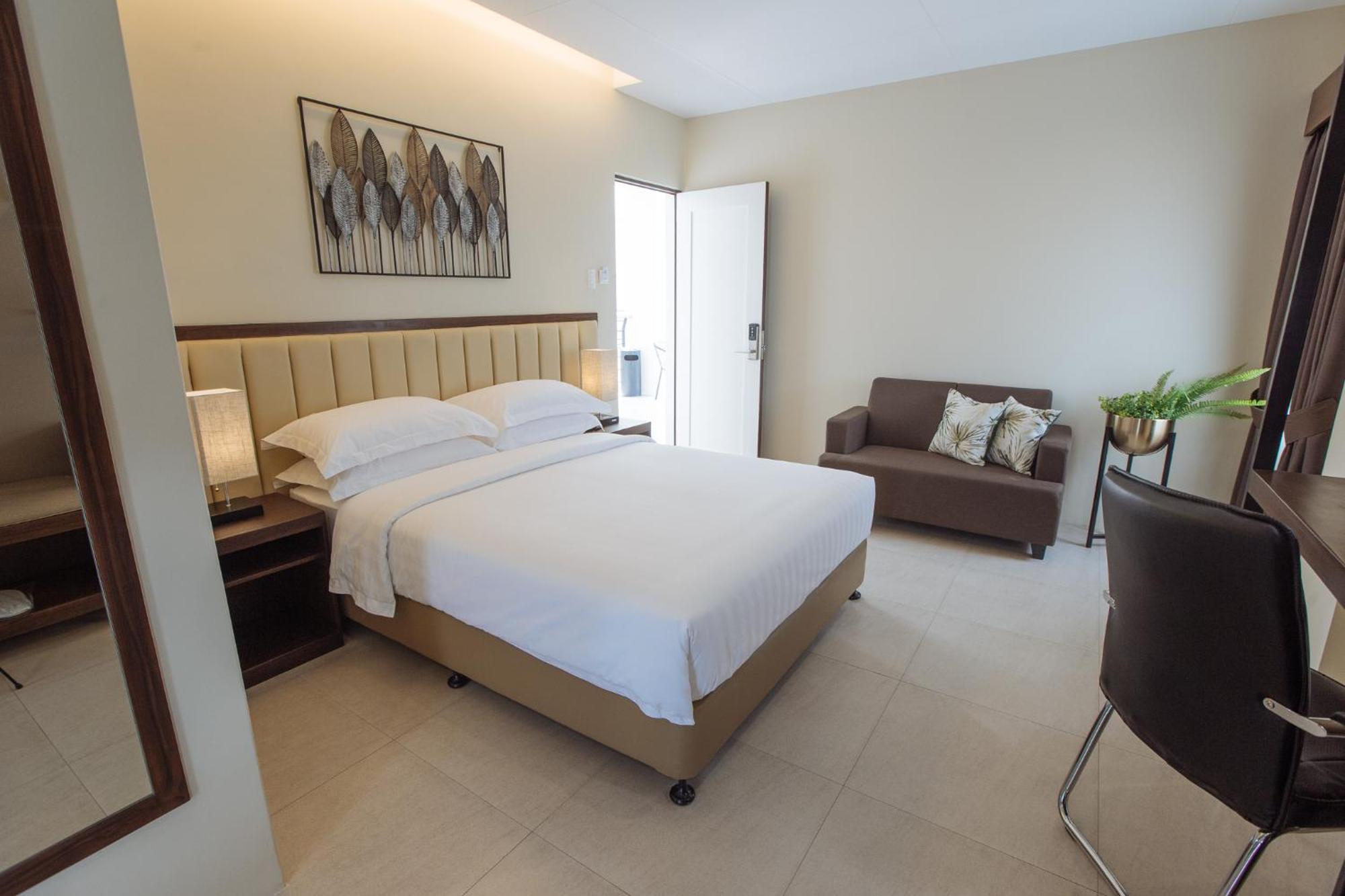 Rovira Suites Dumaguete City Bagian luar foto
